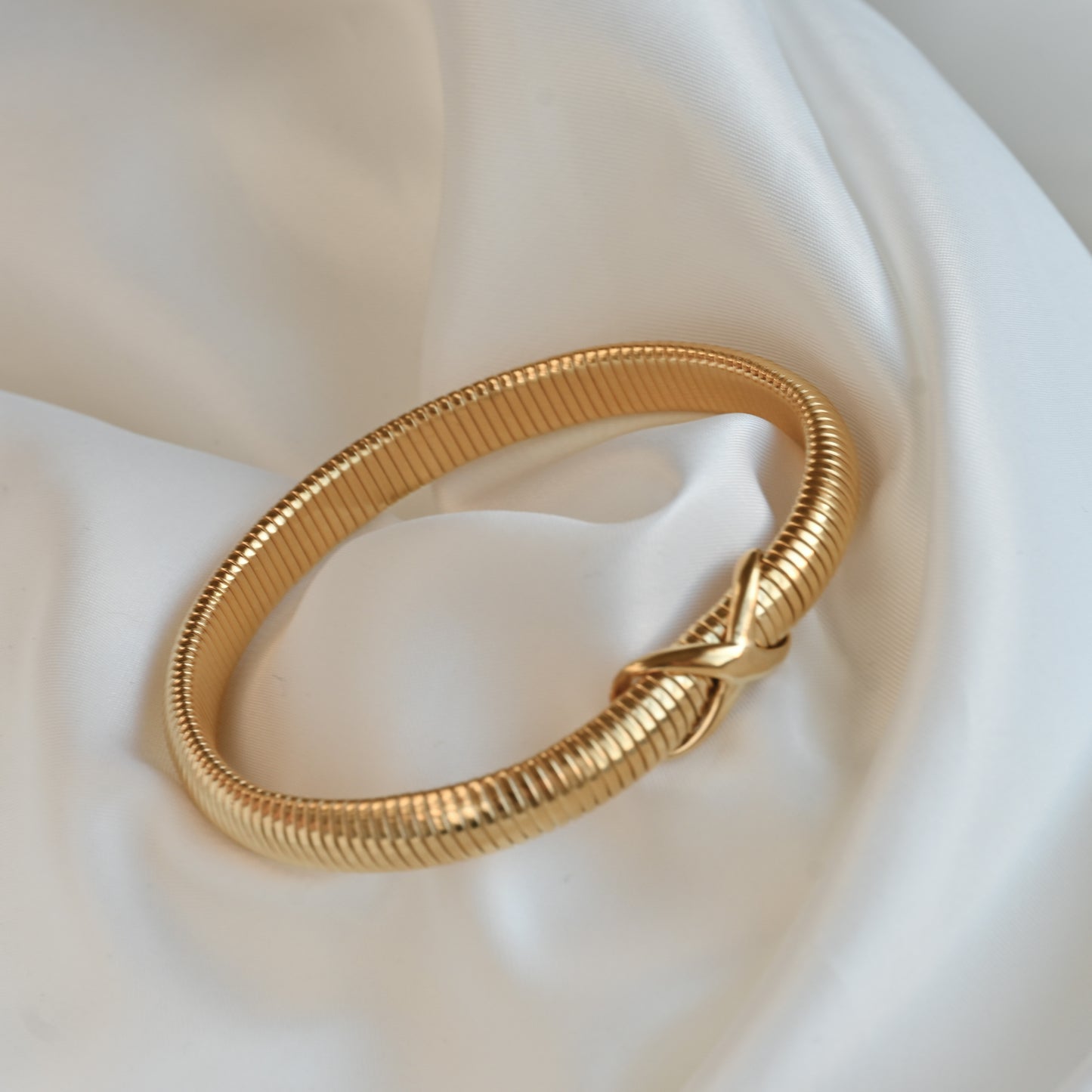 Thin Tubogas Knot Bracelet