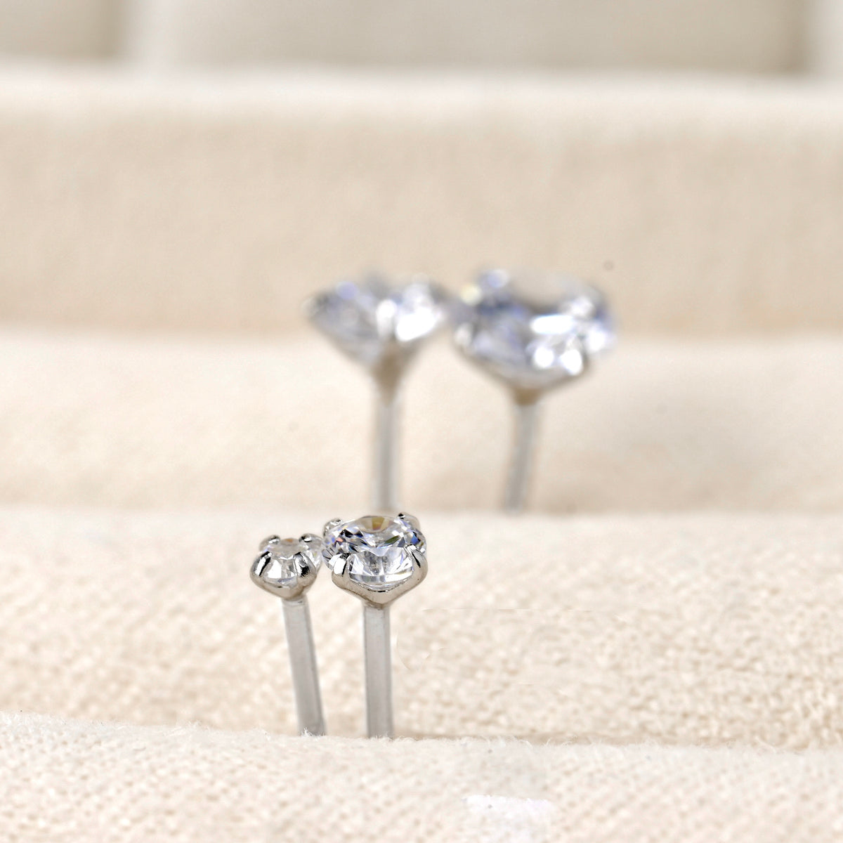 Mini clous d'oreilles solitaires en oxyde de zirconium - Argent sterling 925