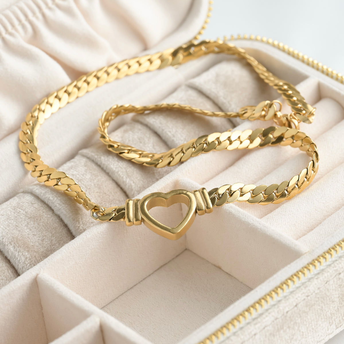 Chunky heart choker in a beige jewelry case
