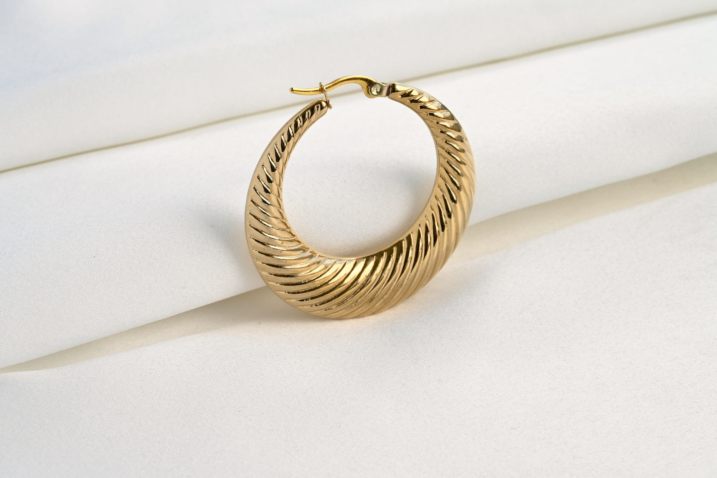 Lightweight Croissant Hoops