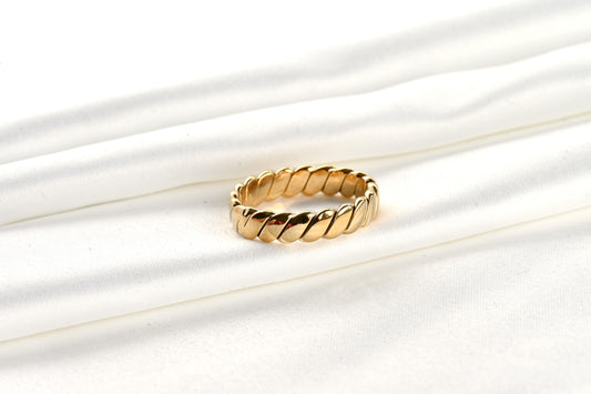 Twisted Bold Ring