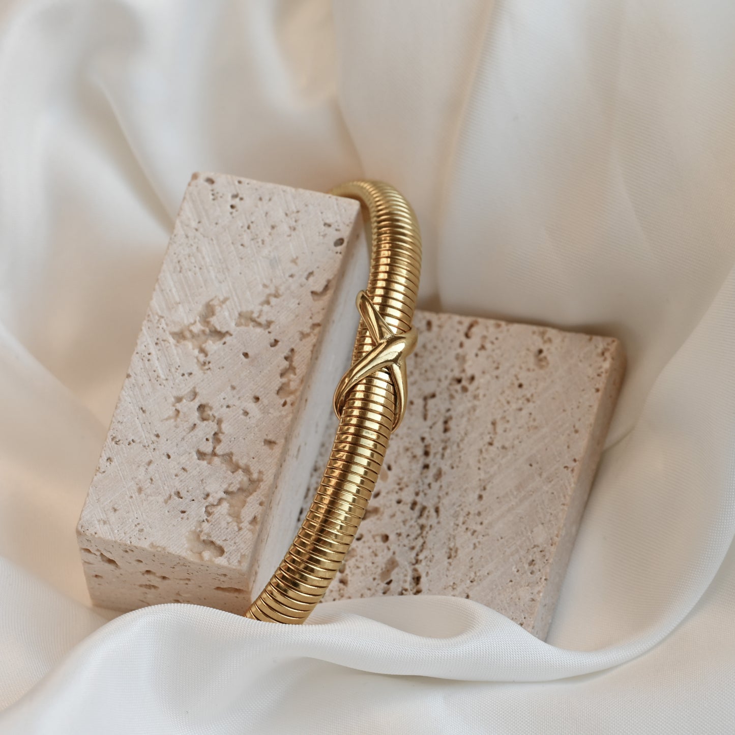Thin Tubogas Knot Bracelet