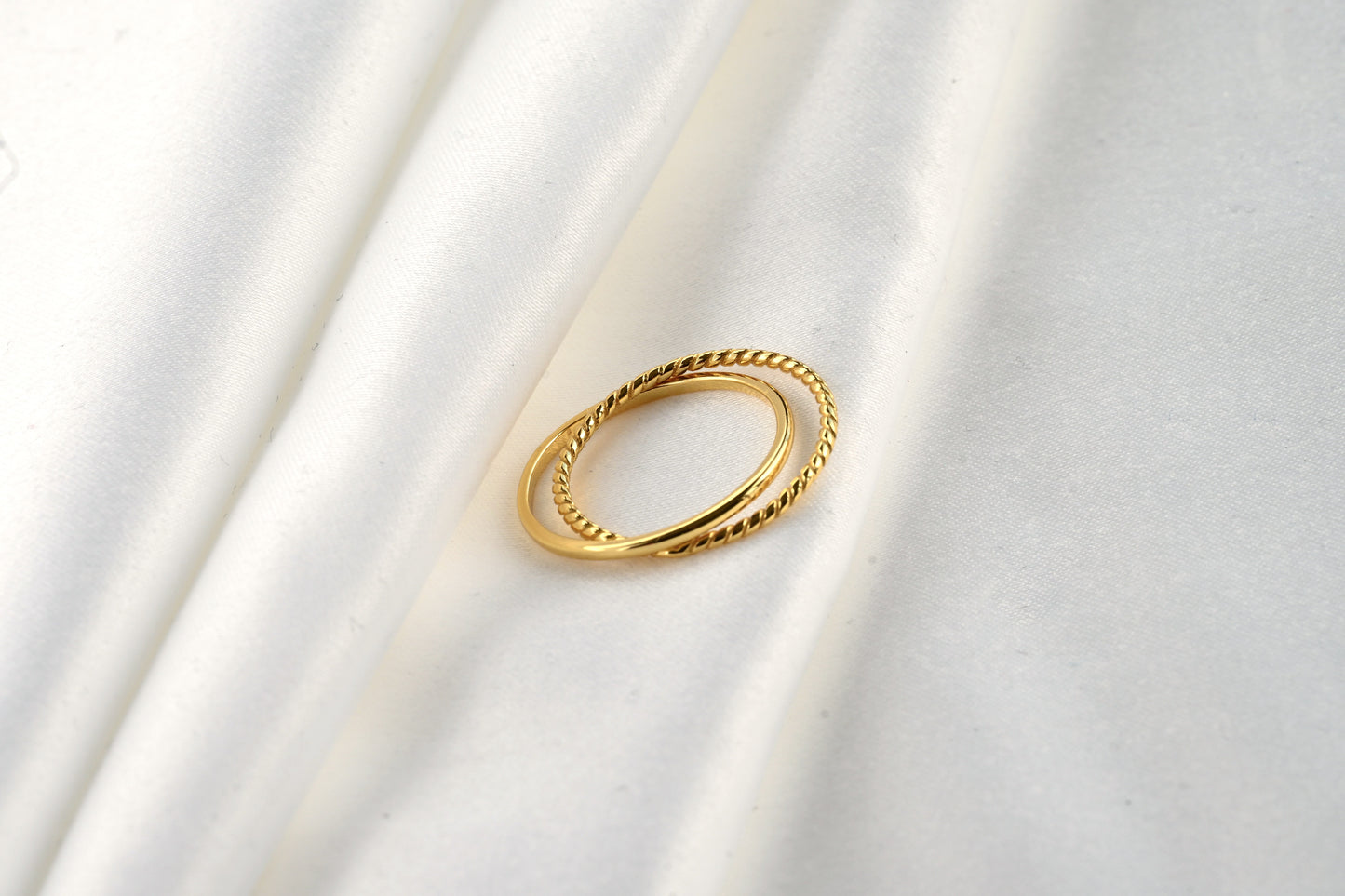 Interlocking Circles Ring
