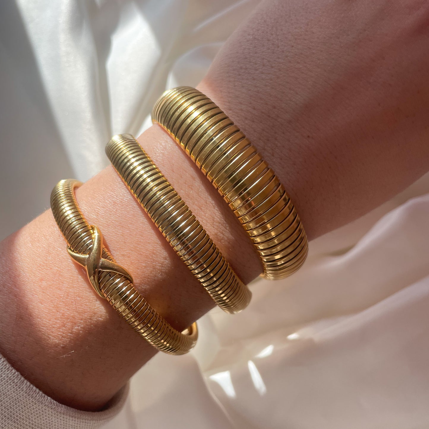 Thin Tubogas Knot Bracelet