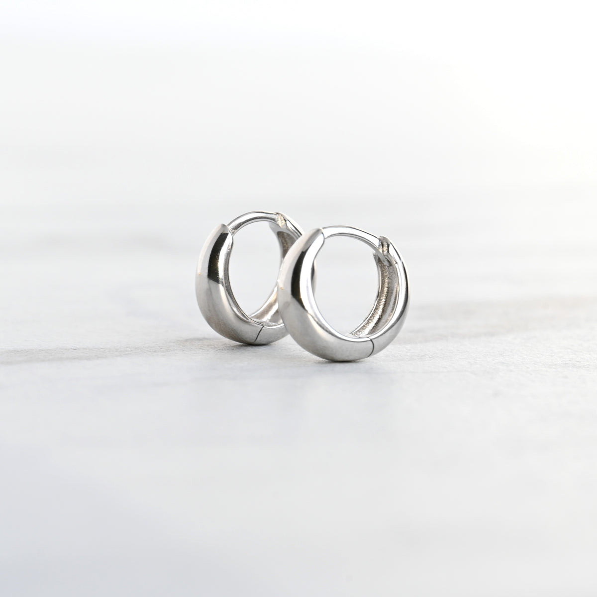 Petites créoles bombées Huggie - Argent sterling 925