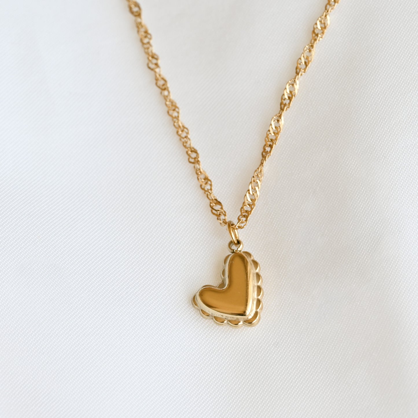 Twisted Chain Heart Pendant