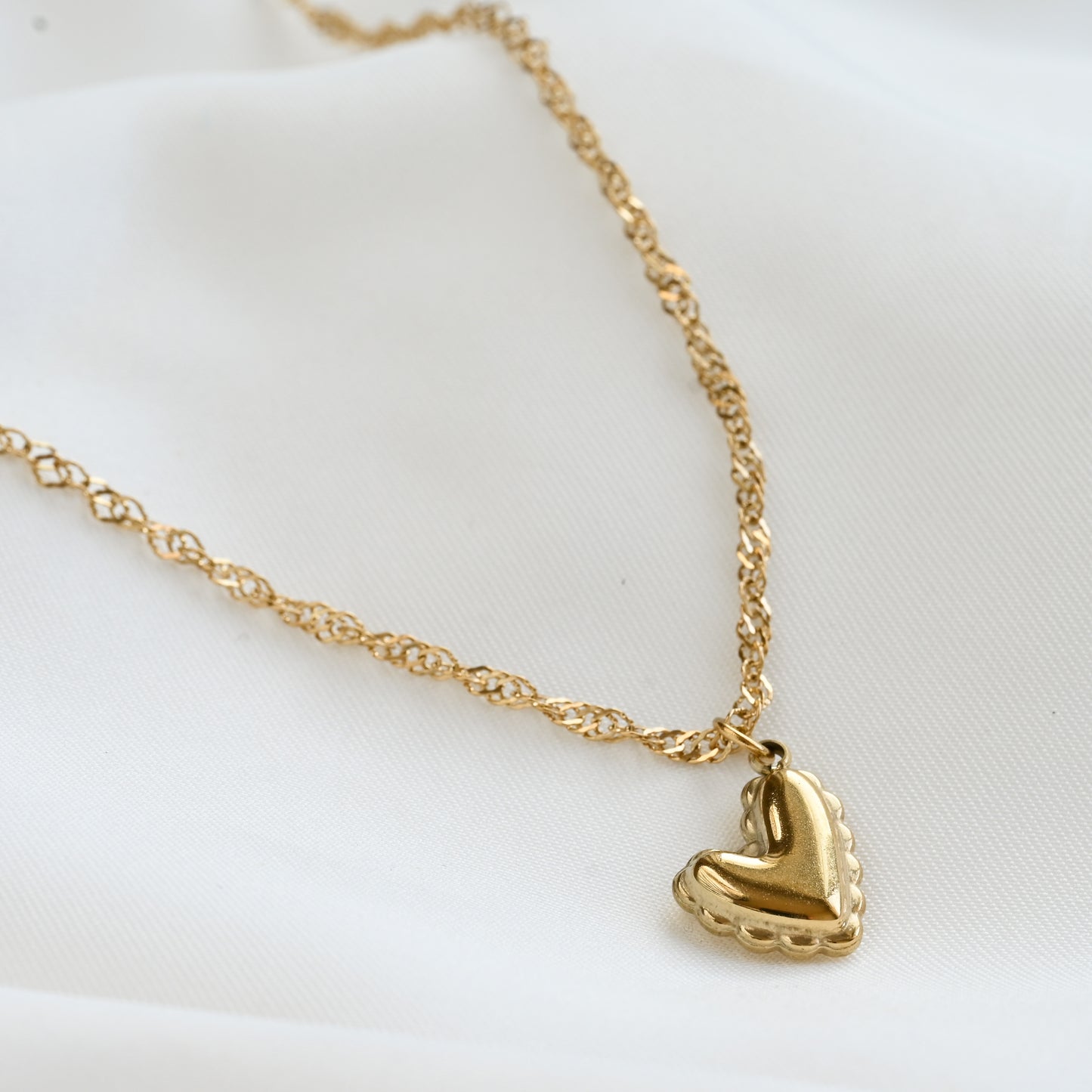 Twisted Chain Heart Pendant