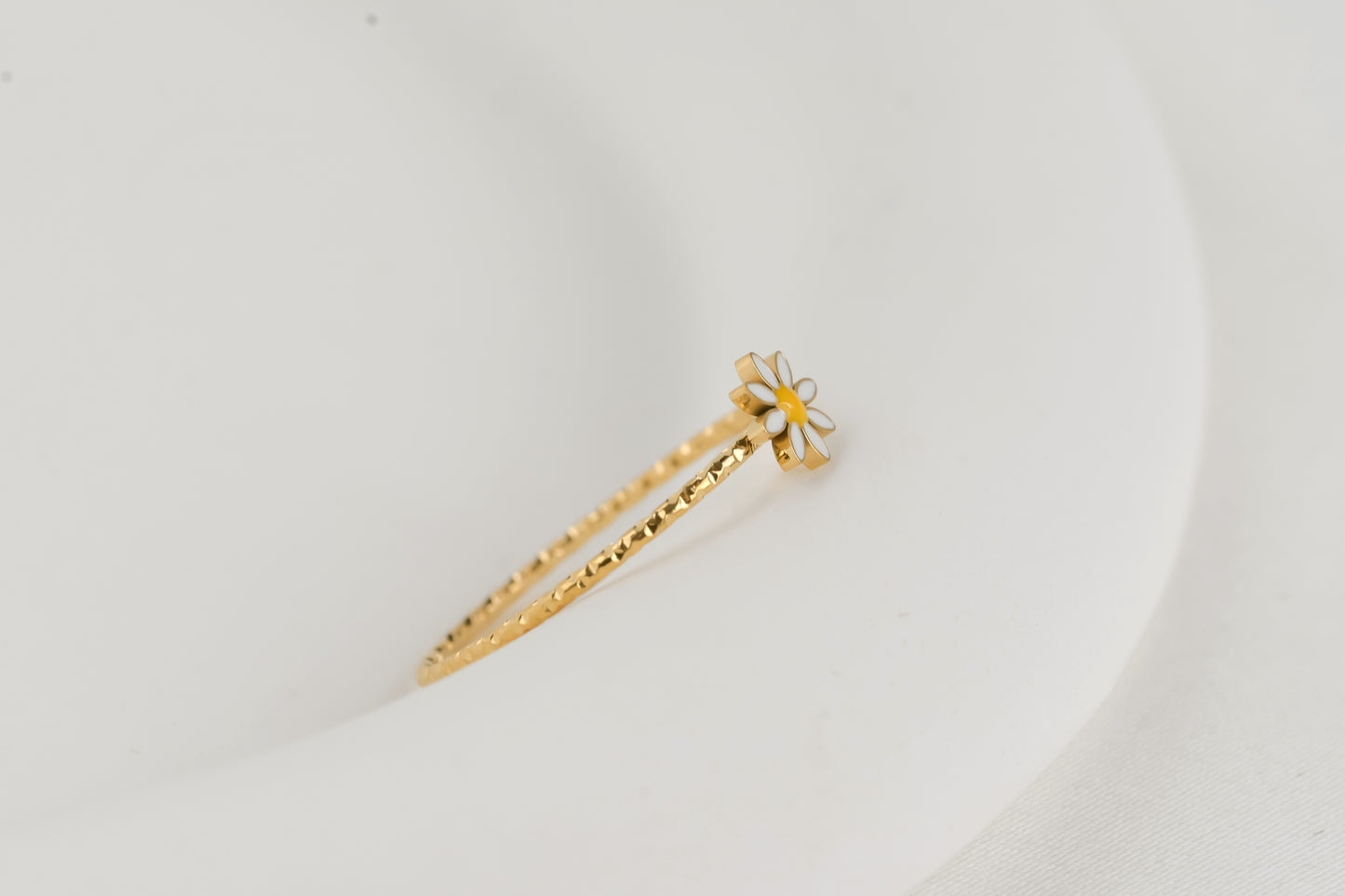 Minimalist Daisy Ring