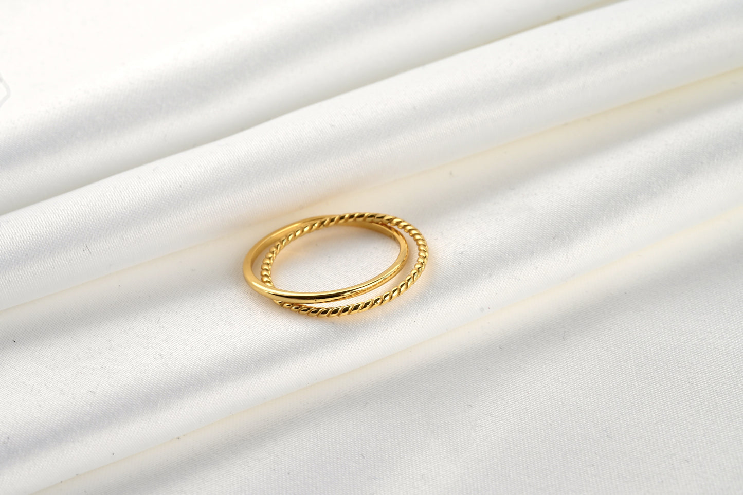 Interlocking Circles Ring