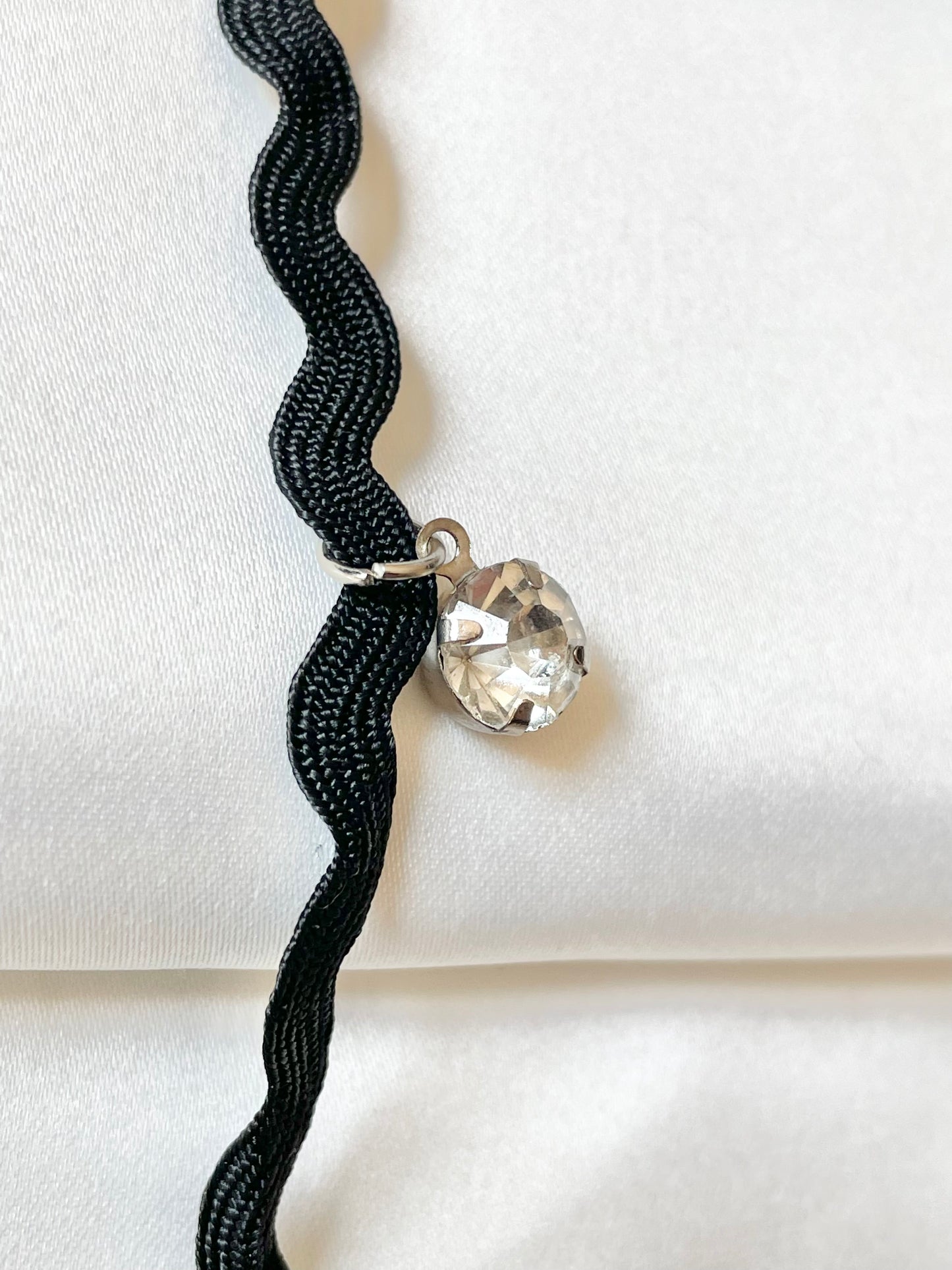 Black Wavy Anklet