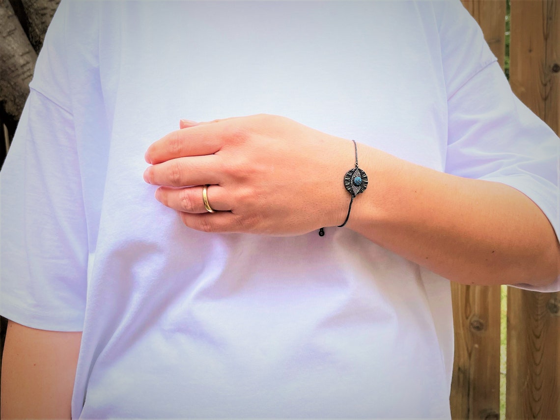 Evil Eye Round Slider Bracelet