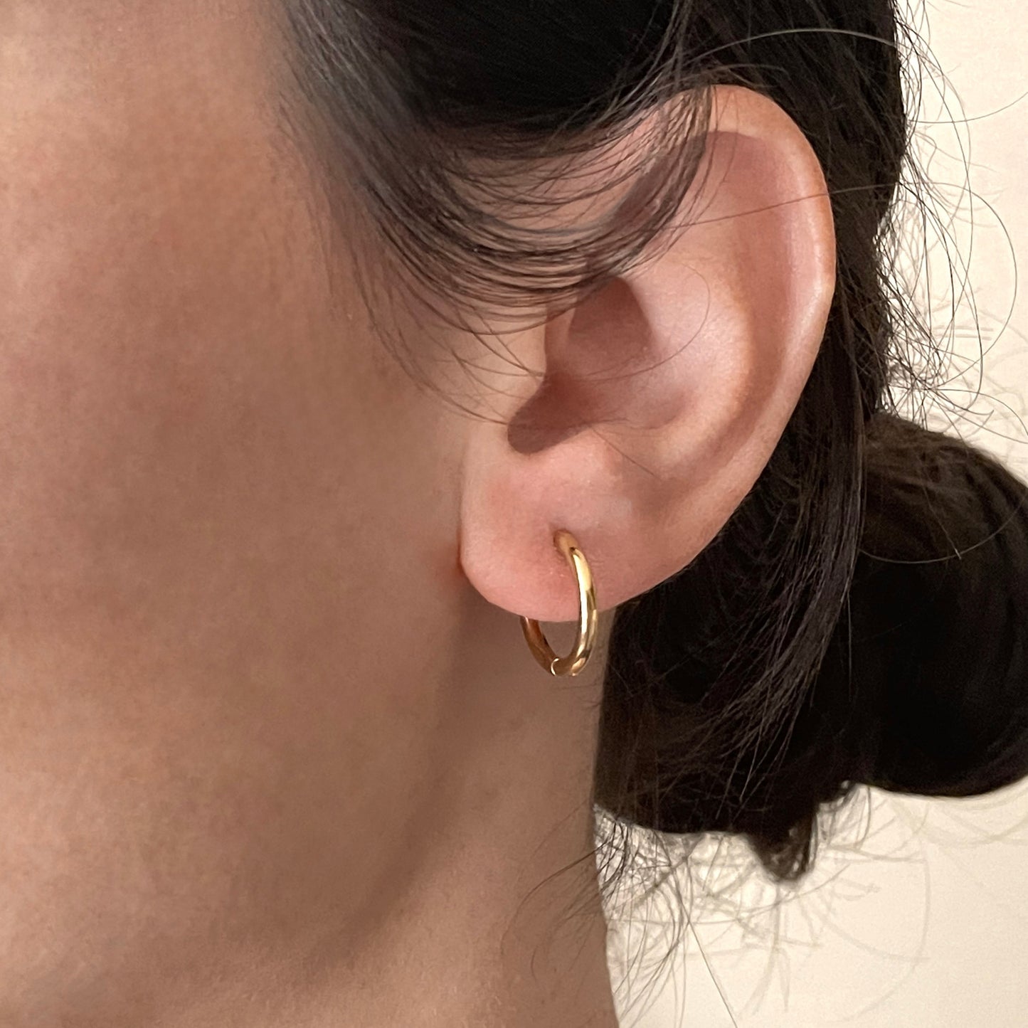 Boucles d'oreilles créoles Huggie classiques de tous les jours - Acier inoxydable