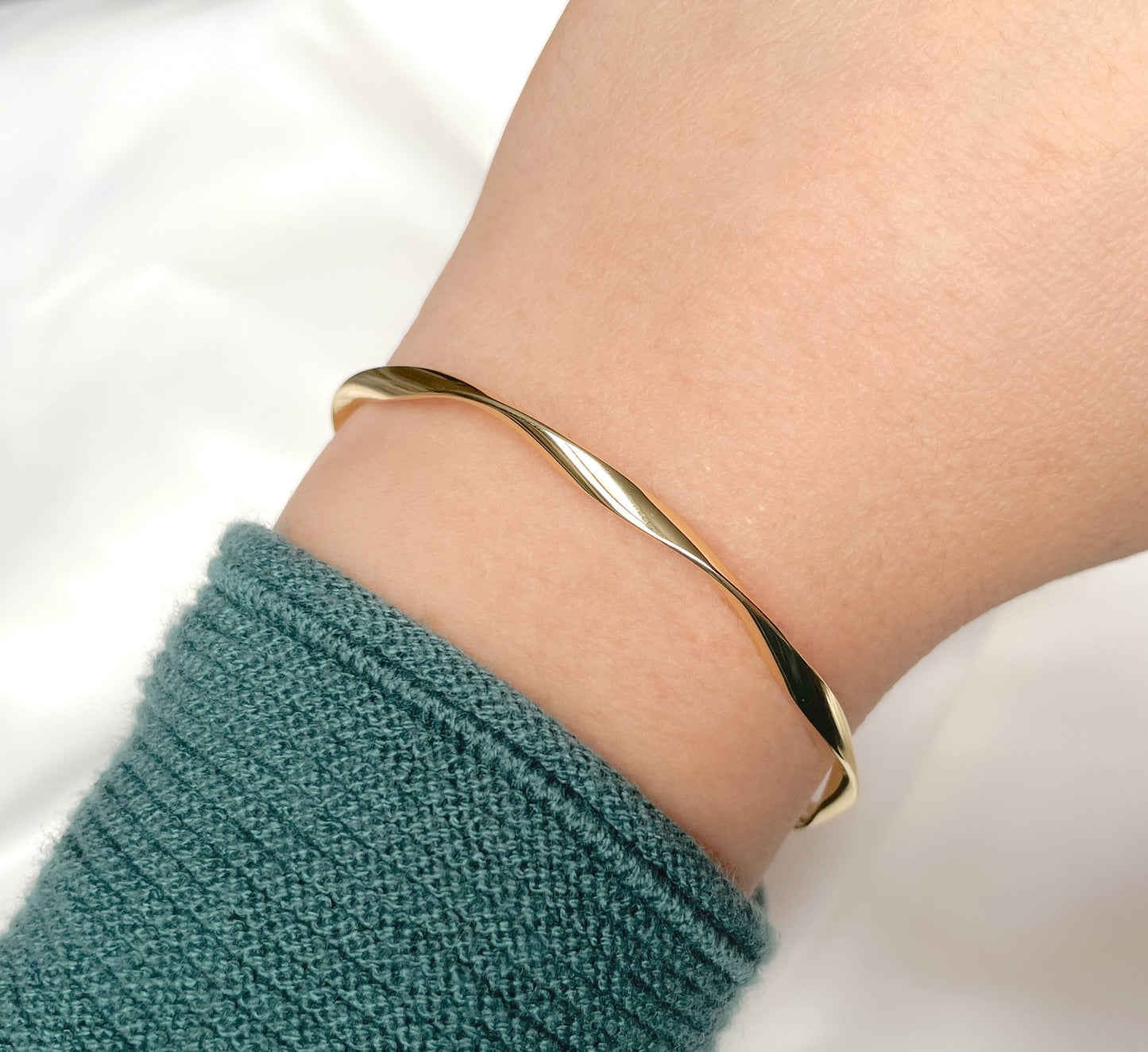 Twisted Ribbon Gold Cuff Bracelet