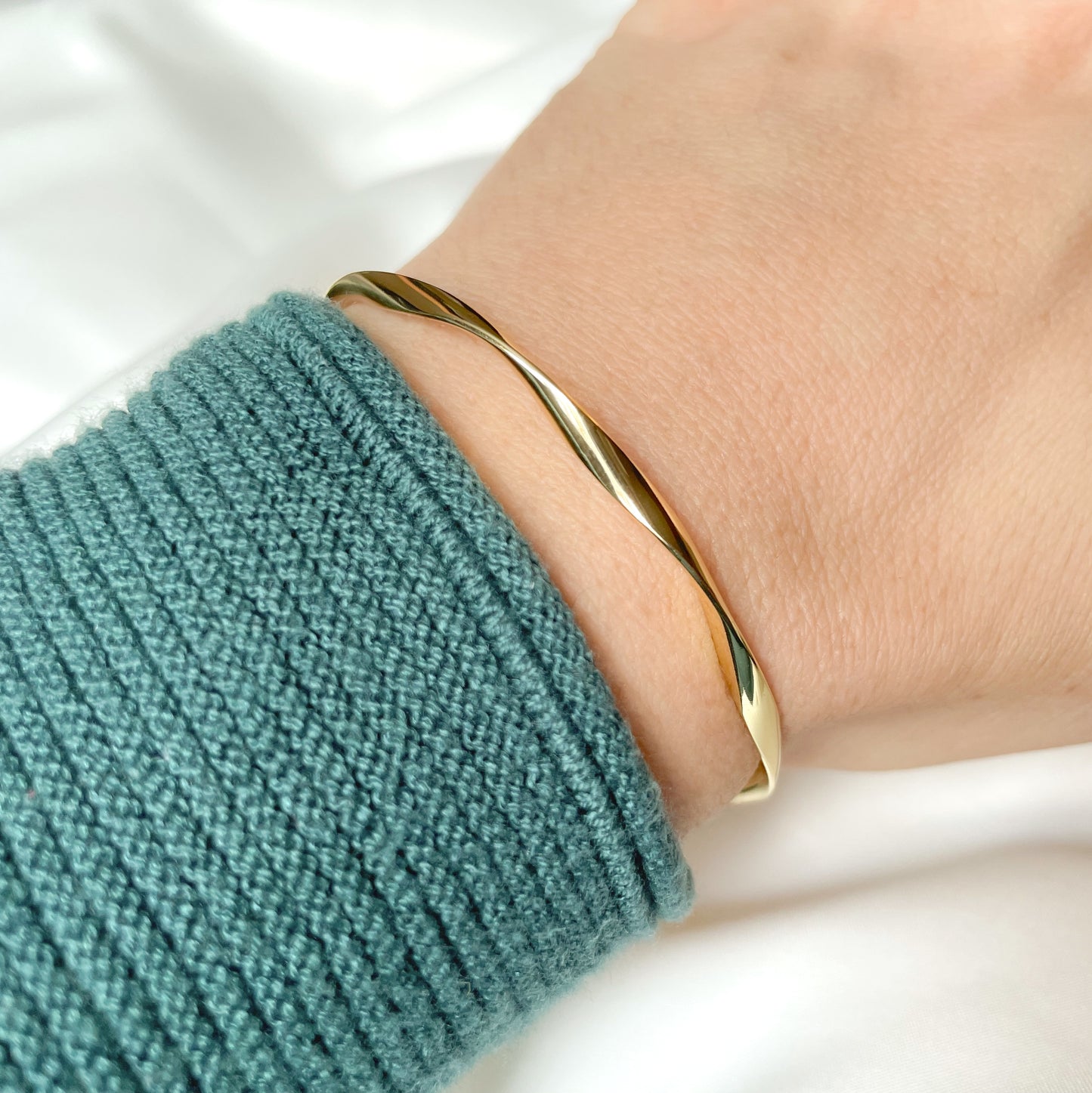 Twisted Ribbon Gold Cuff Bracelet