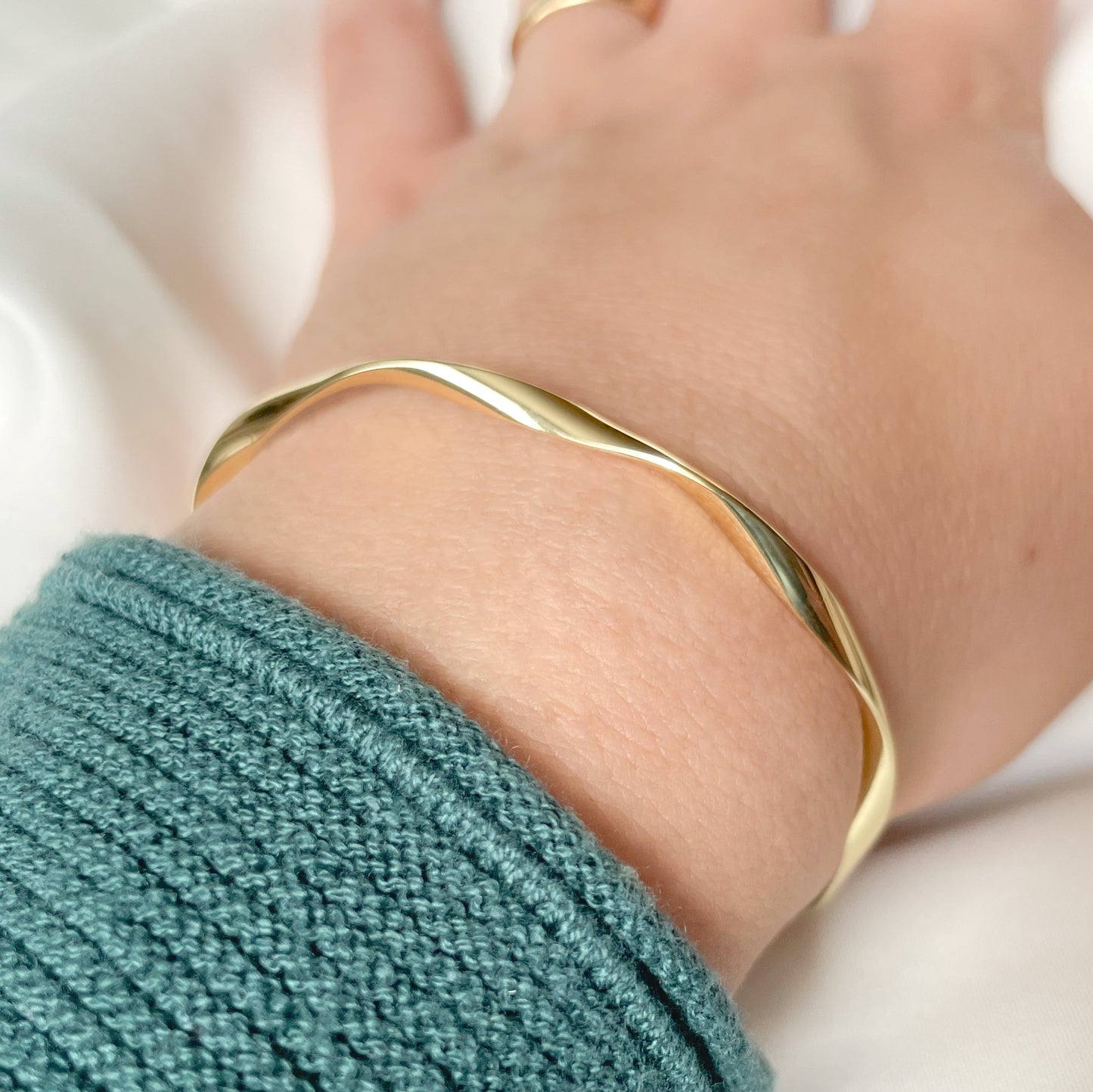 Twisted Ribbon Gold Cuff Bracelet