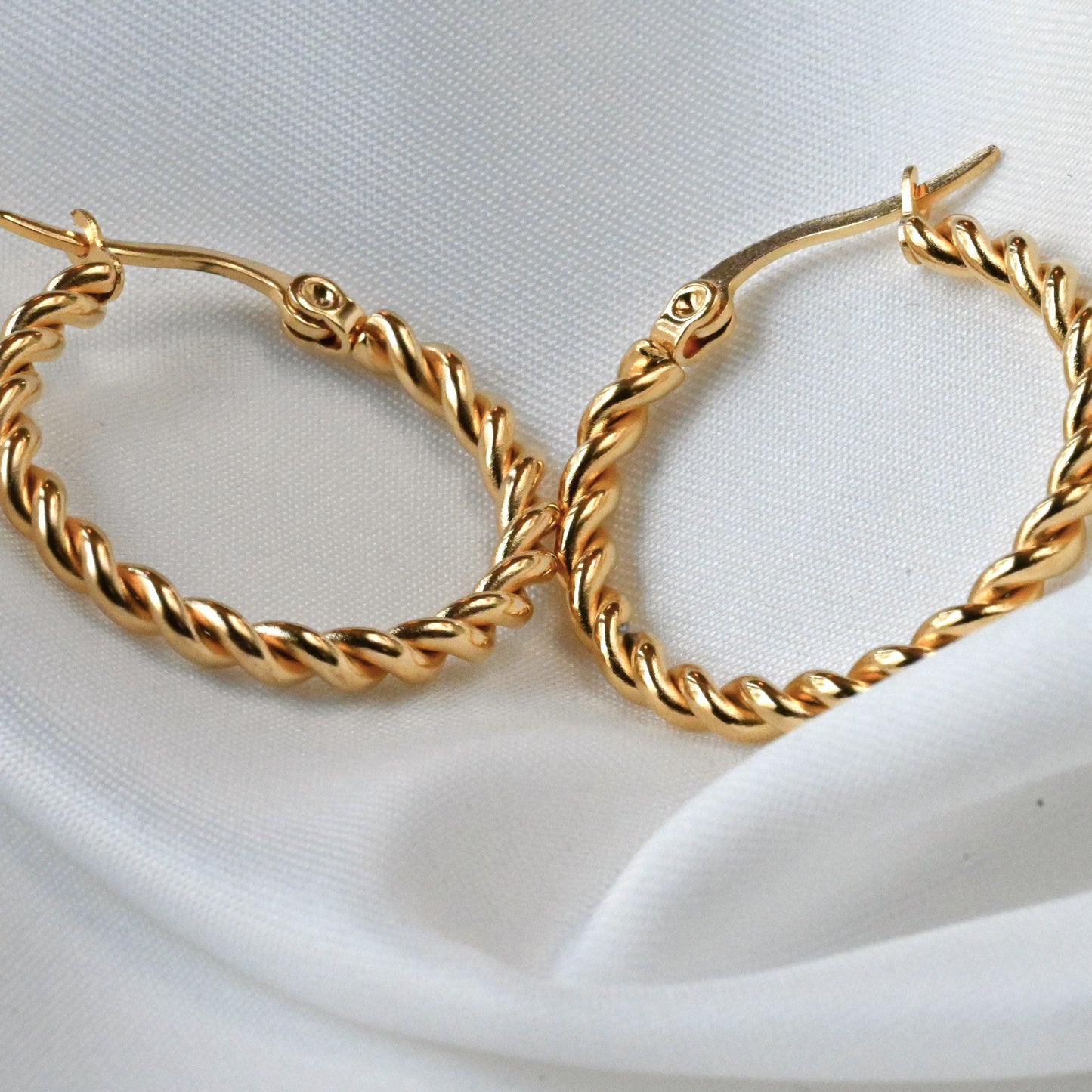 Medium Twisted Hoops