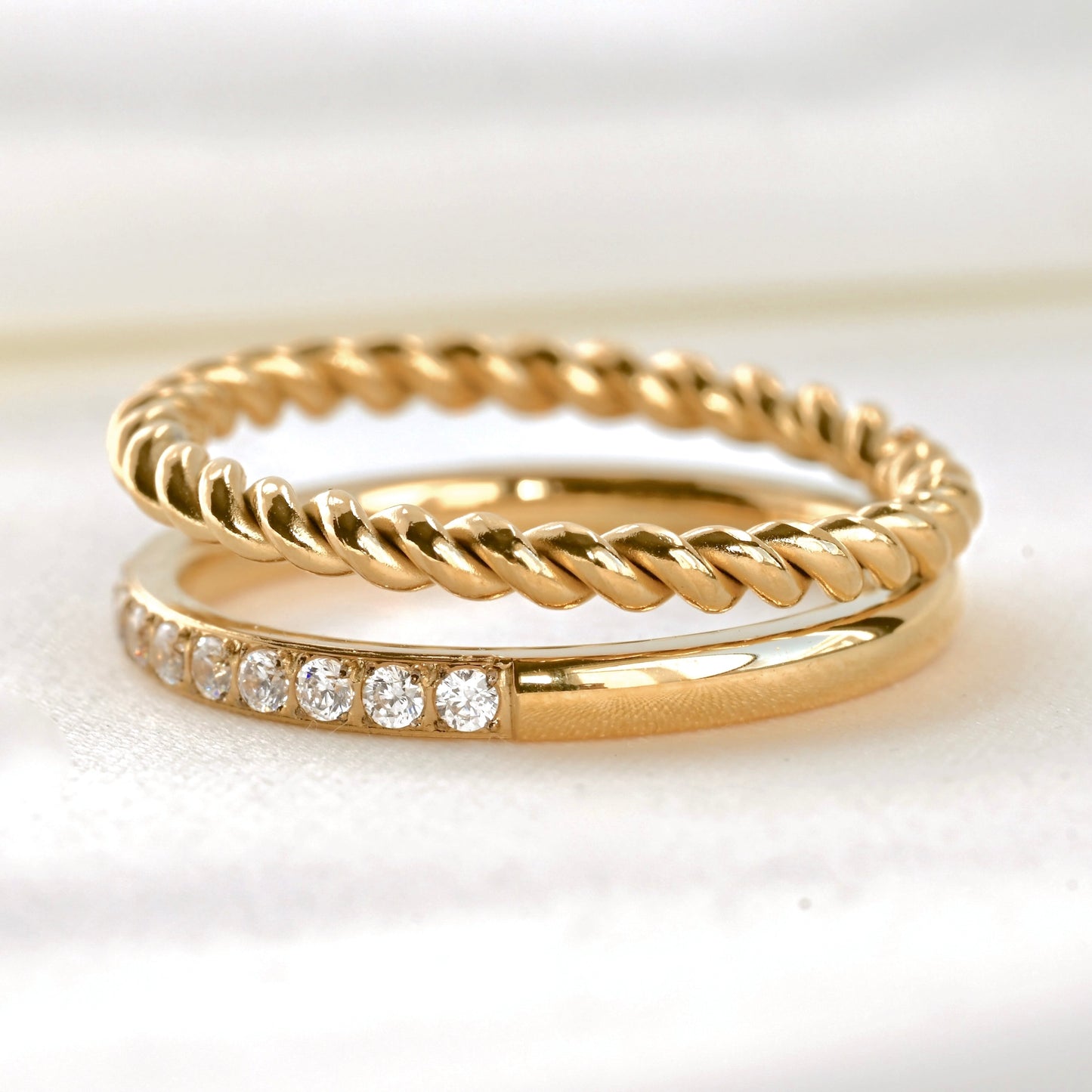 Bague en Acier Inoxydable Ornée de Zircons, Double Couche Torsadée et Pavée