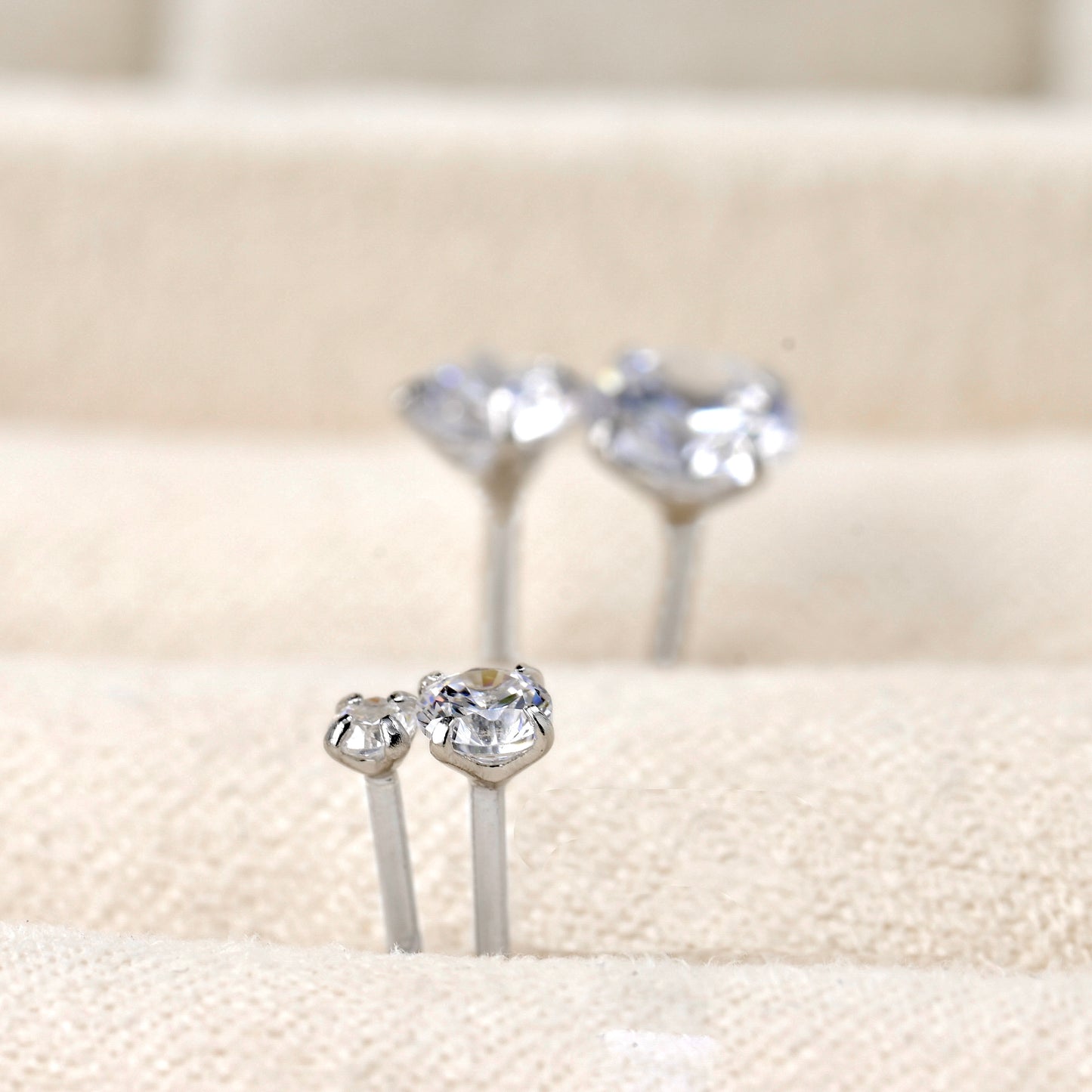 Mini clous d'oreilles solitaires en oxyde de zirconium - Argent sterling 925