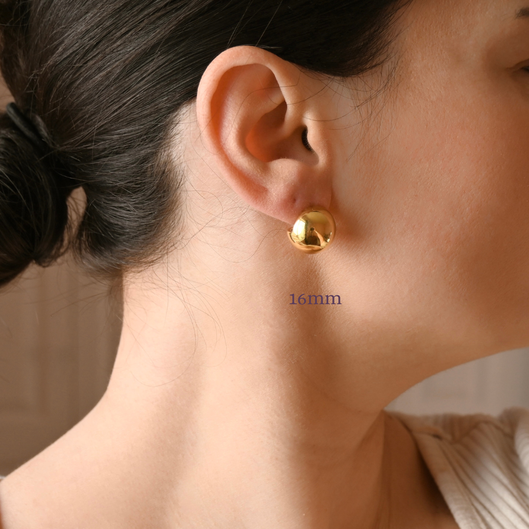 A close-up of a person's ear wearing a small round gold stud earring, with the text '16mm' overlaid near the neck.