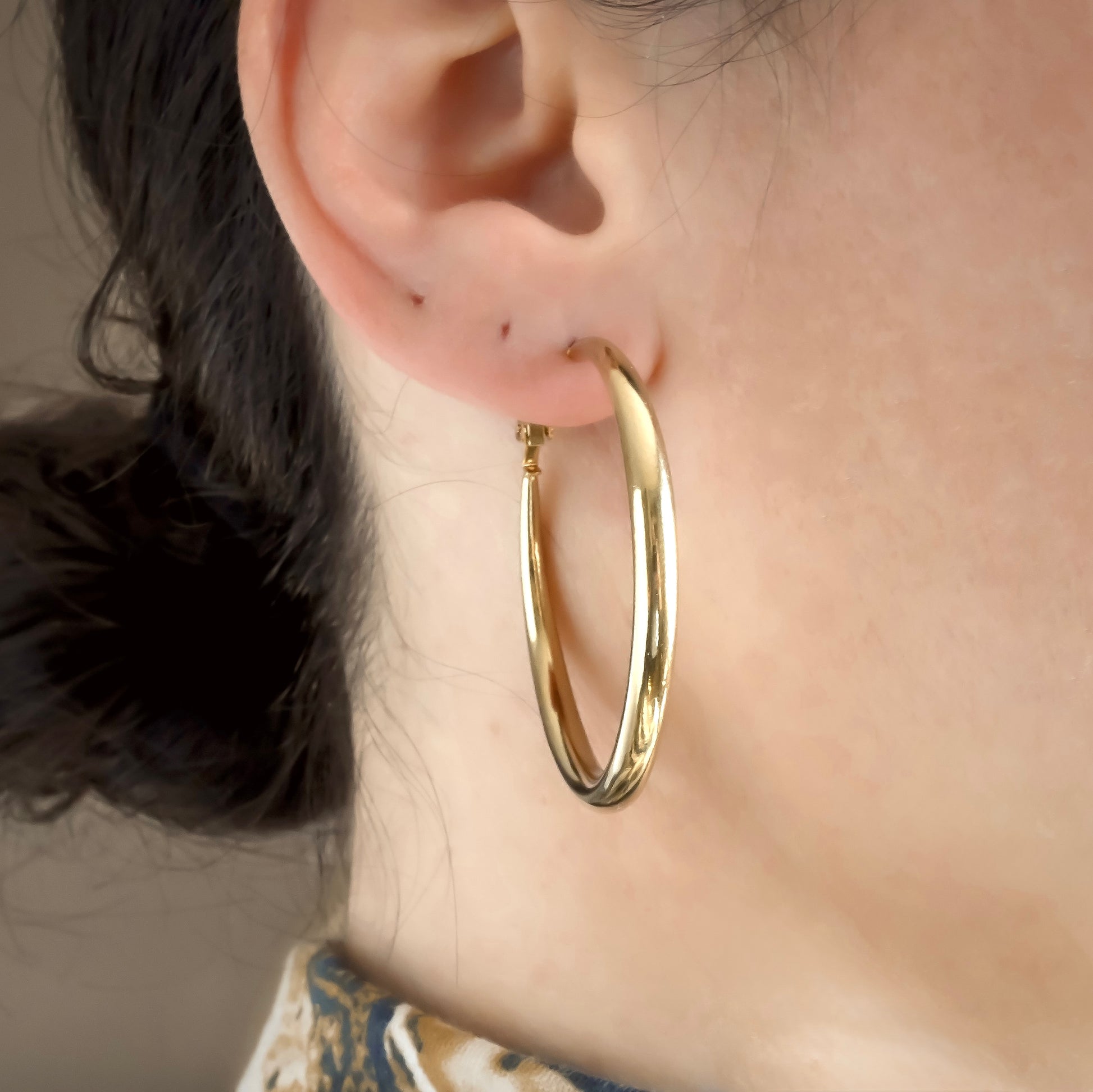 angled view of listyle model image