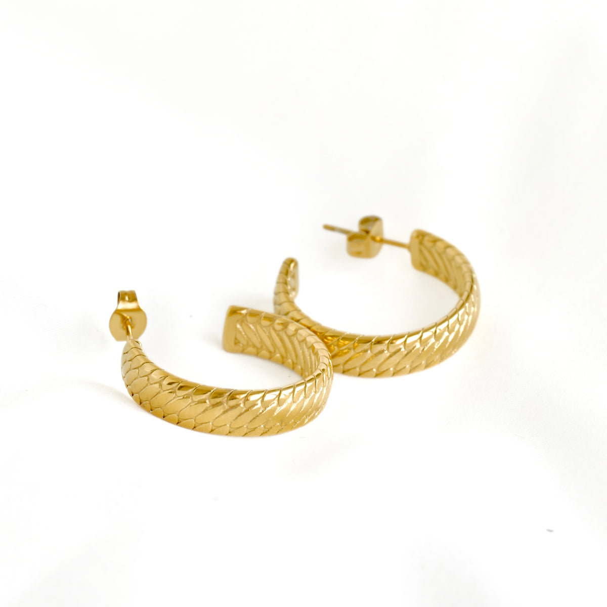 Woven Gold Hoop Earrings - 18k Gold PVD Stainless Steel