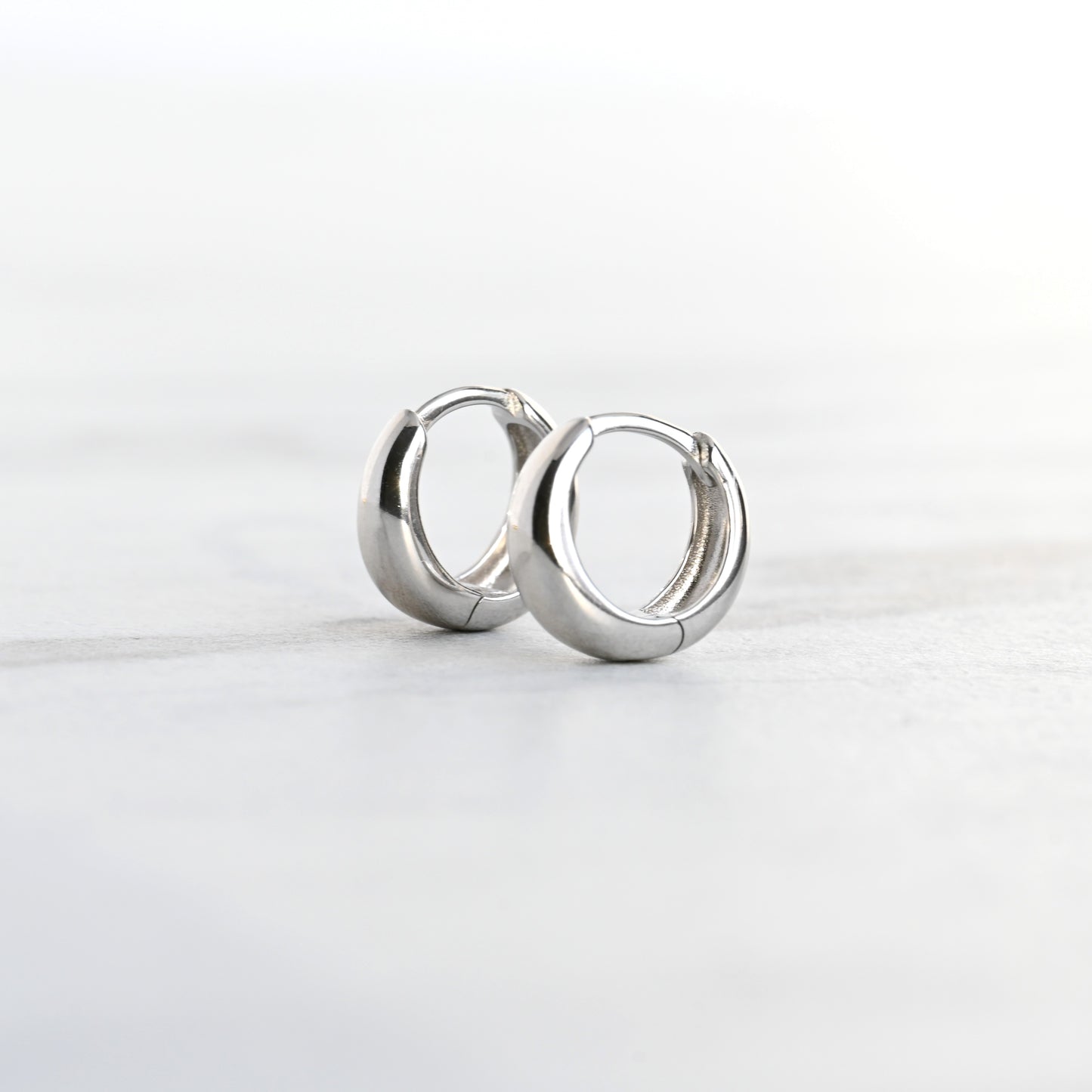 Petites créoles bombées Huggie - Argent sterling 925