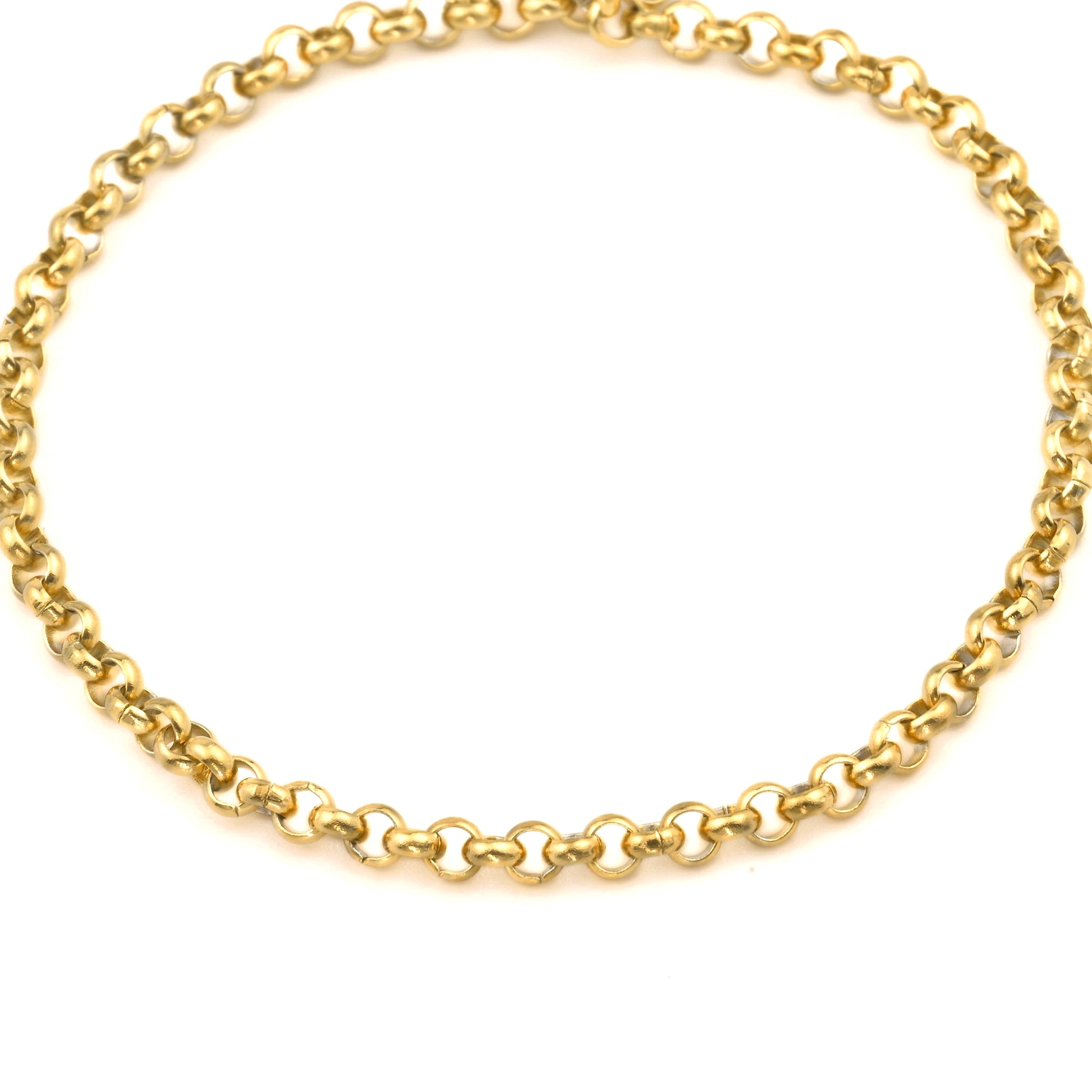 Circle view of Gold  thick rolo chain on a white background