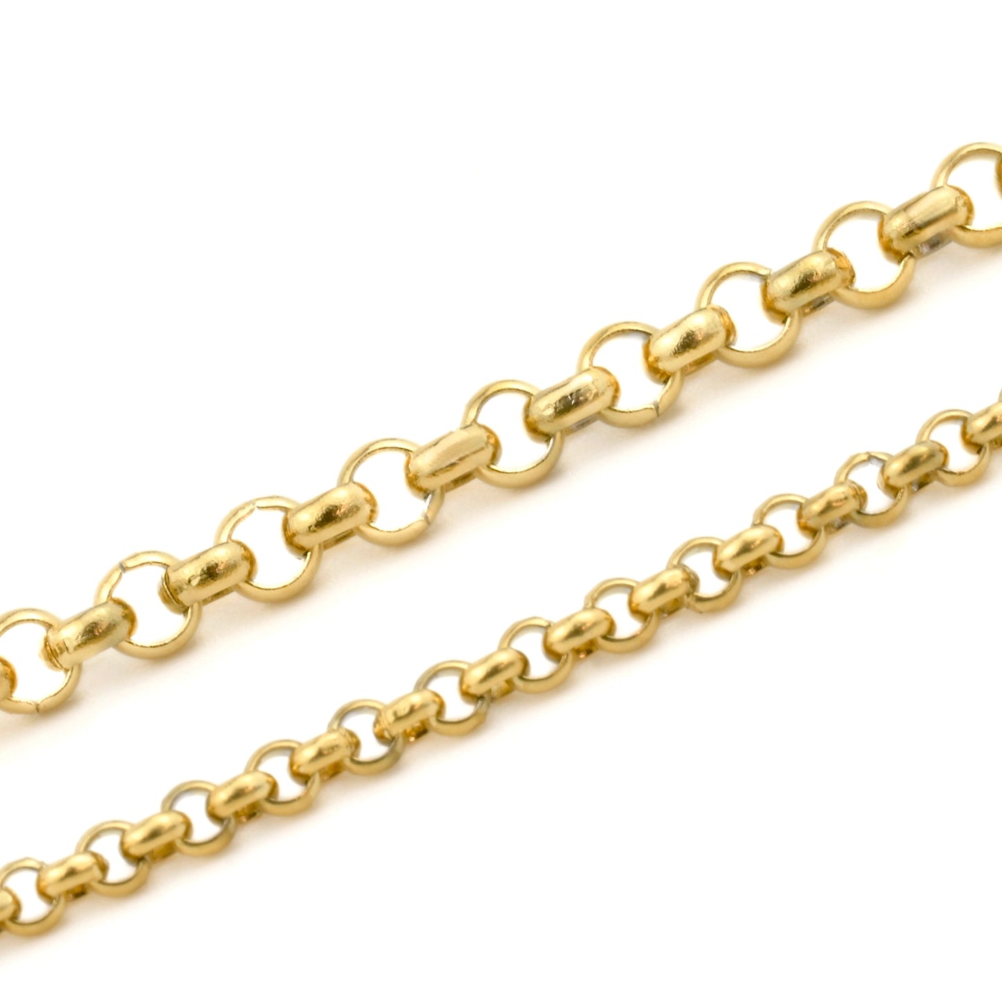 Gold rolo chain in 2mm and 3mm on a white background
