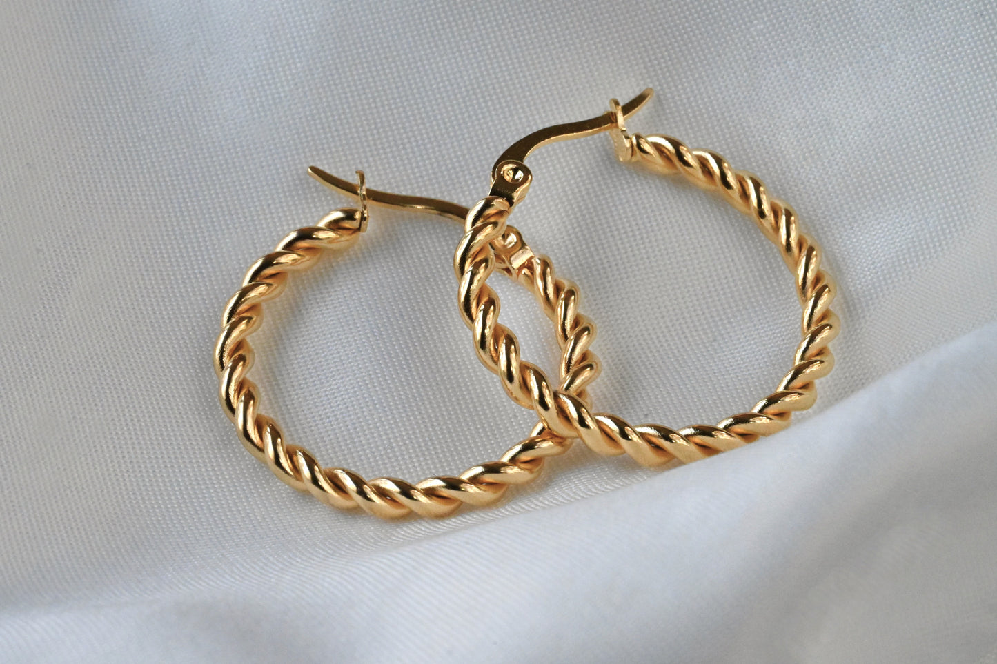 Medium Twisted Hoops