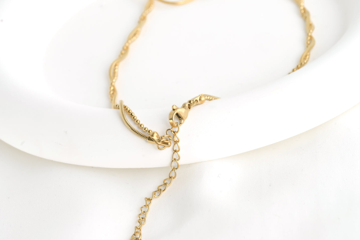 Dainty Entwine Necklace