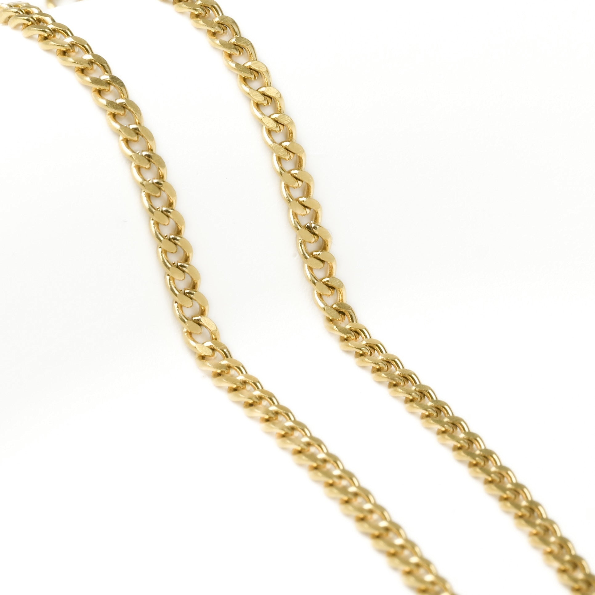 5mm Gold cuban chain on a white background